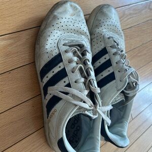 Need Refurbishment Adidas Men’s Beige classic vintage Sneakers in SZ 10!!